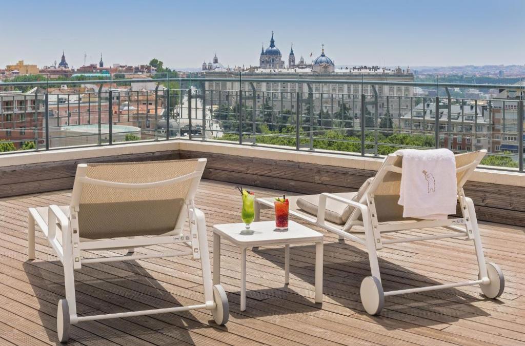 Lujo en hotel 5* en pleno centro de Madrid con desayunos - Barceló Torre de Madrid