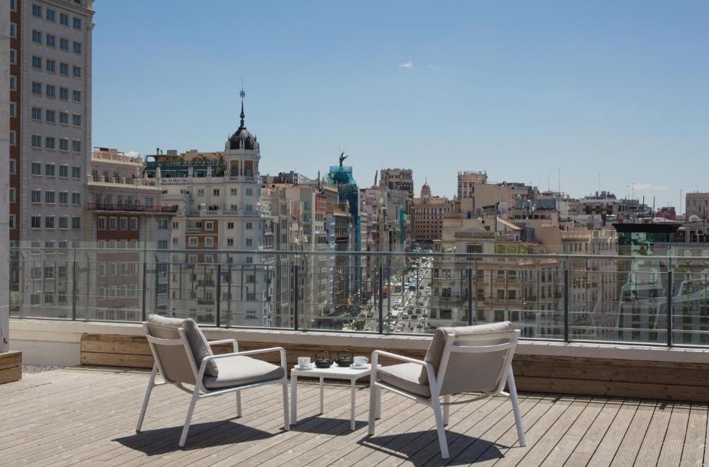 Lujo en hotel 5* en pleno centro de Madrid con desayunos - Barceló Torre de Madrid