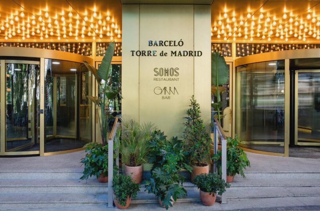 Lujo en hotel 5* en pleno centro de Madrid con desayunos - Barceló Torre de Madrid