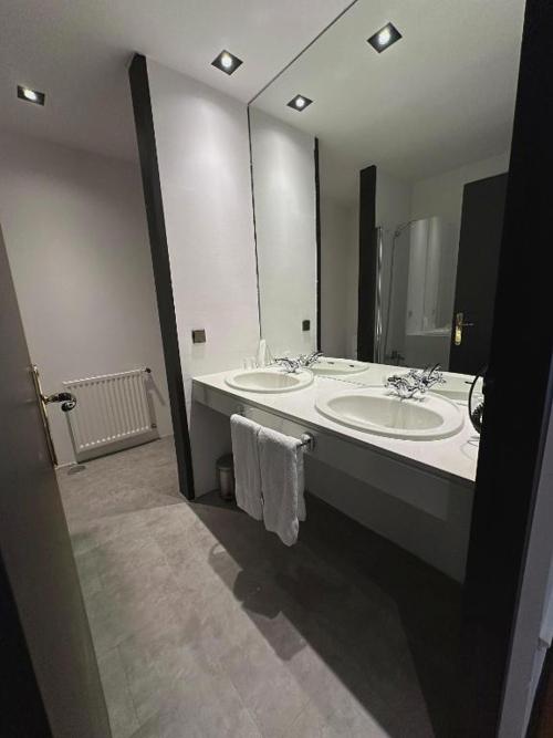Desconexión total: Naturaleza y Spa en un hotel 4* en Navacerrada - Hotel Hita