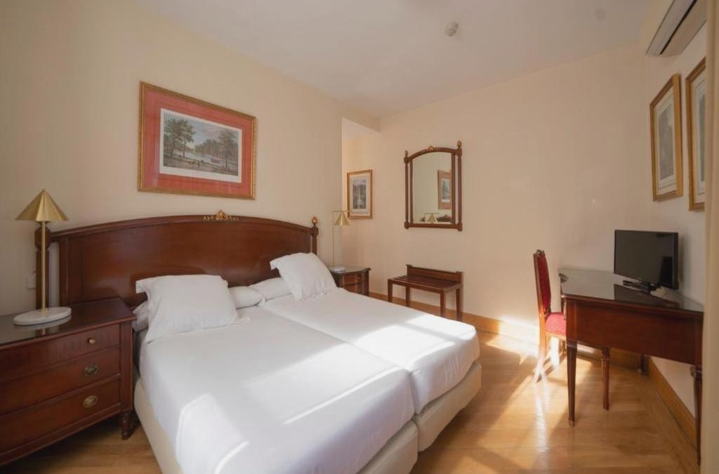 Descubre la sierra madrileña: relax y tradición junto al Monasterio de El Escorial