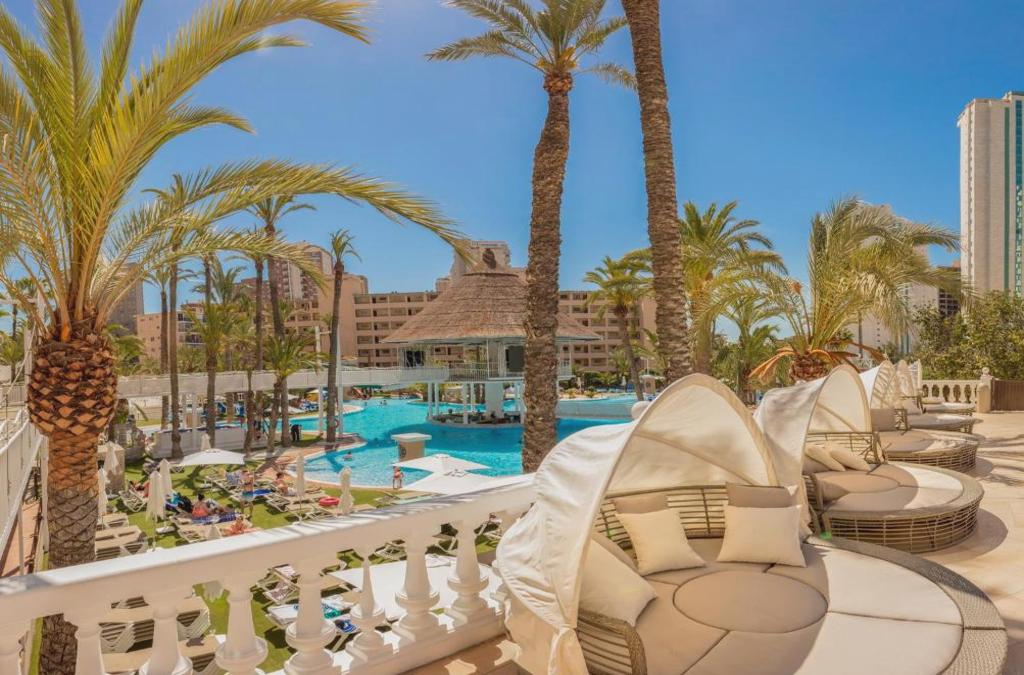 ¡Especial familias! Benidorm en 4* tematizado, y ¡1º y 2º niños viajan GRATIS! - Aparthotel Magic Tropical Splash