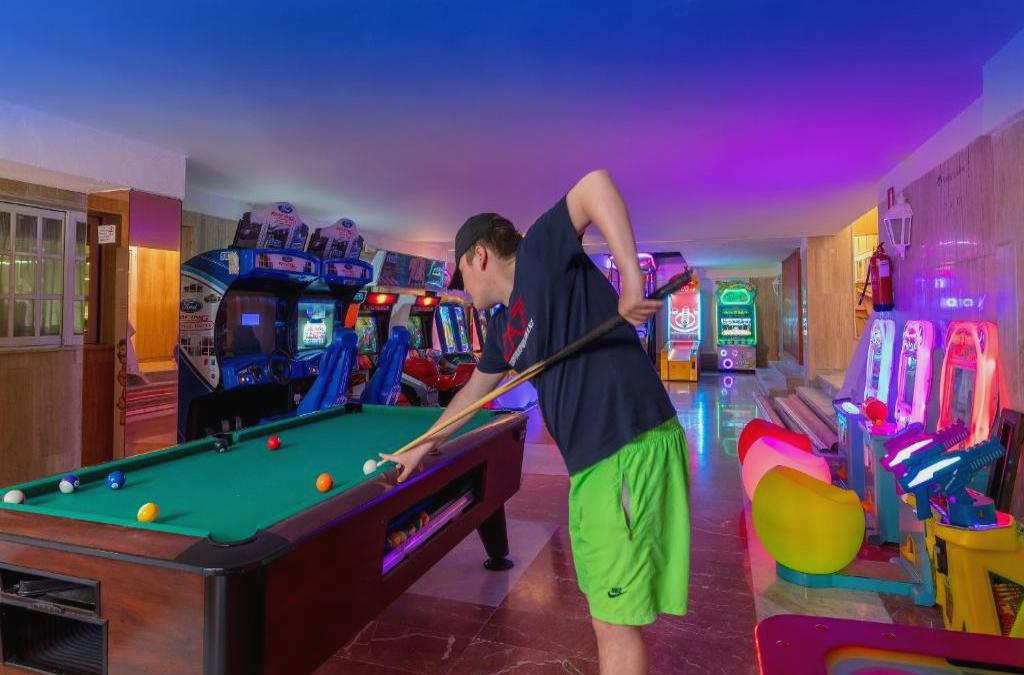 ¡Especial familias! Benidorm en 4* tematizado, y ¡1º y 2º niños viajan GRATIS! - Aparthotel Magic Tropical Splash