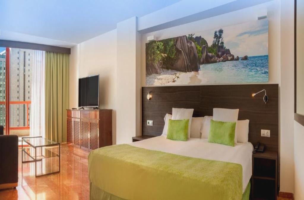 ¡Especial familias! Benidorm en 4* tematizado, y ¡1º y 2º niños viajan GRATIS! - Aparthotel Magic Tropical Splash