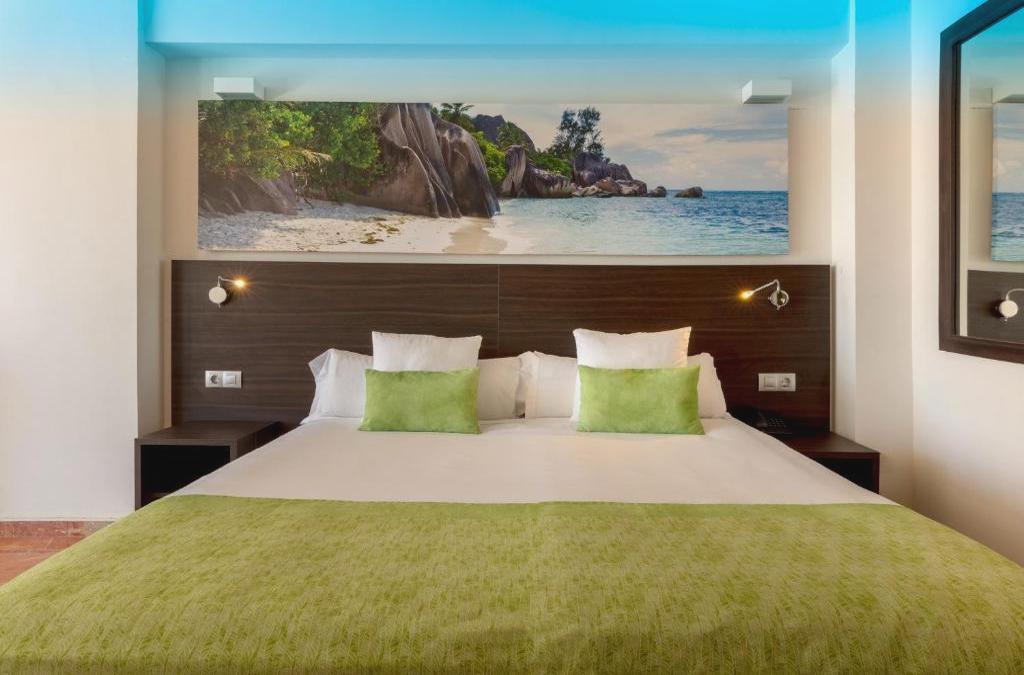 ¡Especial familias! Benidorm en 4* tematizado, y ¡1º y 2º niños viajan GRATIS! - Aparthotel Magic Tropical Splash