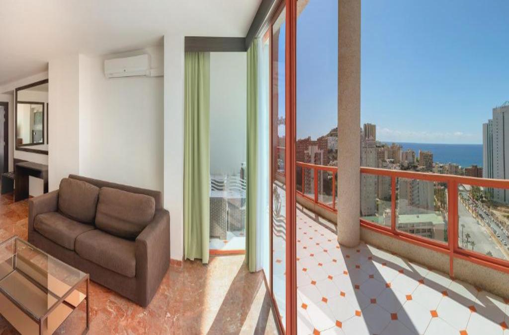 ¡Especial familias! Benidorm en 4* tematizado, y ¡1º y 2º niños viajan GRATIS! - Aparthotel Magic Tropical Splash