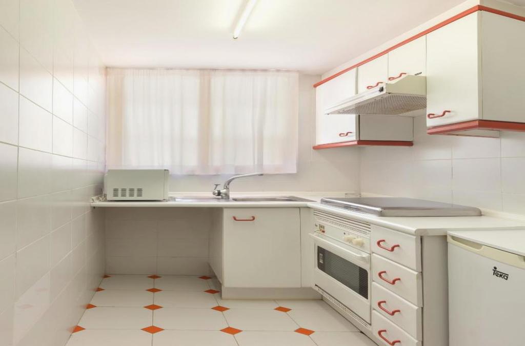 ¡Especial familias! Benidorm en 4* tematizado, y ¡1º y 2º niños viajan GRATIS! - Aparthotel Magic Tropical Splash