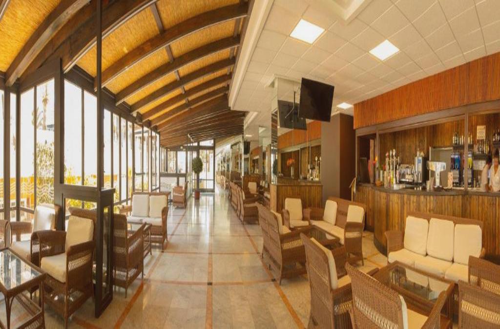 ¡Especial familias! Benidorm en 4* tematizado, y ¡1º y 2º niños viajan GRATIS! - Aparthotel Magic Tropical Splash
