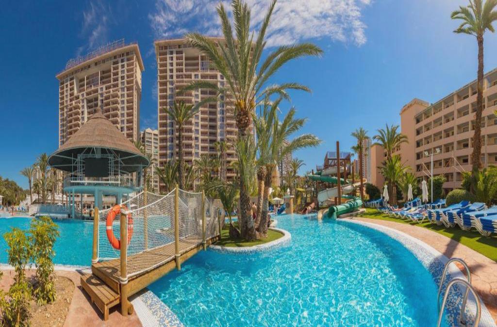 ¡Especial familias! Benidorm en 4* tematizado, y ¡1º y 2º niños viajan GRATIS! - Aparthotel Magic Tropical Splash