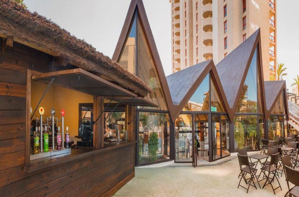 ¡Especial familias! Benidorm en 4* tematizado, y ¡1º y 2º niños viajan GRATIS! - Aparthotel Magic Tropical Splash