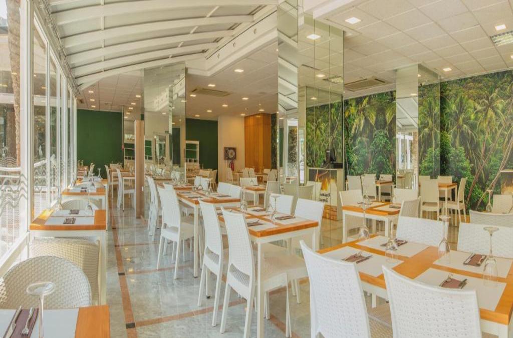 ¡Especial familias! Benidorm en 4* tematizado, y ¡1º y 2º niños viajan GRATIS! - Aparthotel Magic Tropical Splash