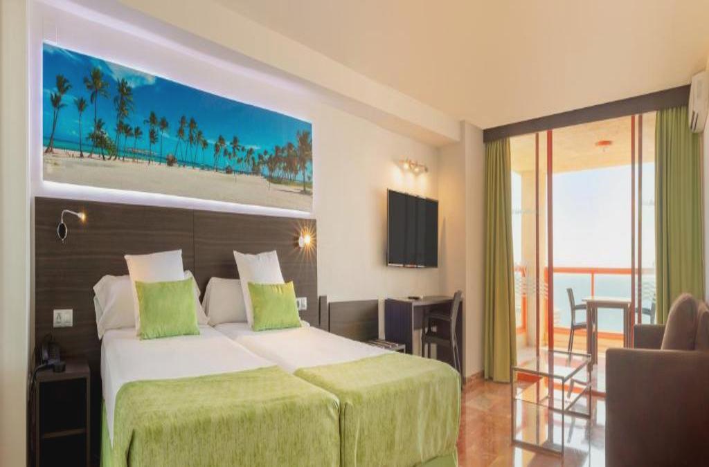 ¡Especial familias! Benidorm en 4* tematizado, y ¡1º y 2º niños viajan GRATIS! - Aparthotel Magic Tropical Splash