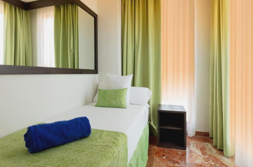 ¡Especial familias! Benidorm en 4* tematizado, y ¡1º y 2º niños viajan GRATIS! - Aparthotel Magic Tropical Splash