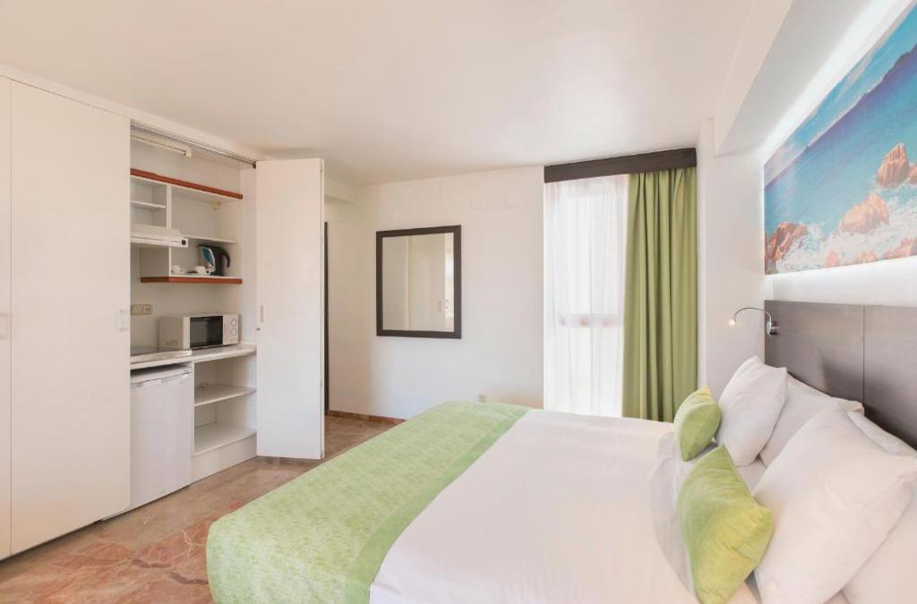 ¡Especial familias! Benidorm en 4* tematizado, y ¡1º y 2º niños viajan GRATIS! - Aparthotel Magic Tropical Splash