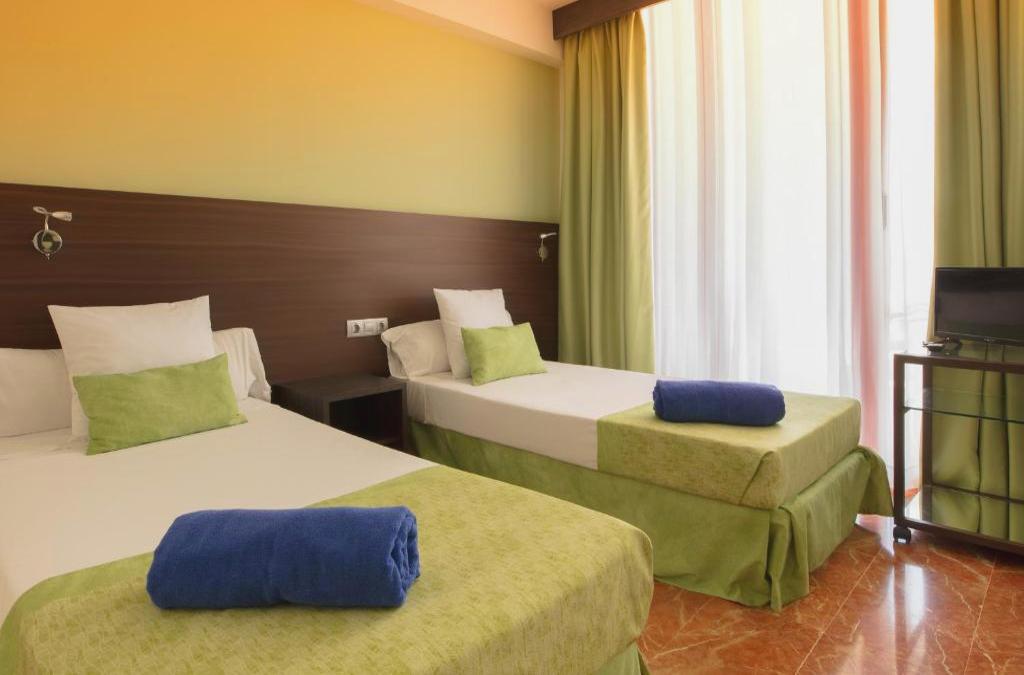 ¡Especial familias! Benidorm en 4* tematizado, y ¡1º y 2º niños viajan GRATIS! - Aparthotel Magic Tropical Splash