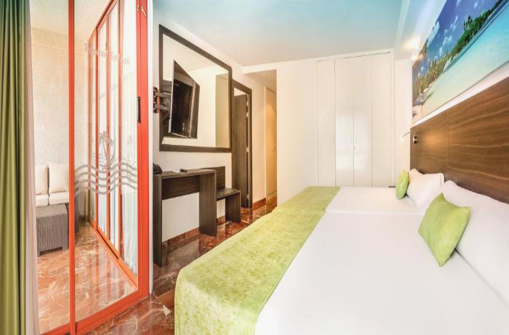 ¡Especial familias! Benidorm en 4* tematizado, y ¡1º y 2º niños viajan GRATIS! - Aparthotel Magic Tropical Splash