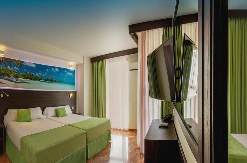 ¡Especial familias! Benidorm en 4* tematizado, y ¡1º y 2º niños viajan GRATIS! - Aparthotel Magic Tropical Splash