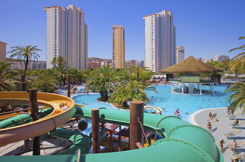 ¡Especial familias! Benidorm en 4* tematizado, y ¡1º y 2º niños viajan GRATIS! - Aparthotel Magic Tropical Splash