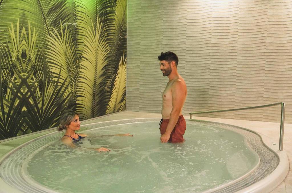 ¡Especial familias! Benidorm en 4* tematizado, y ¡1º y 2º niños viajan GRATIS! - Aparthotel Magic Tropical Splash