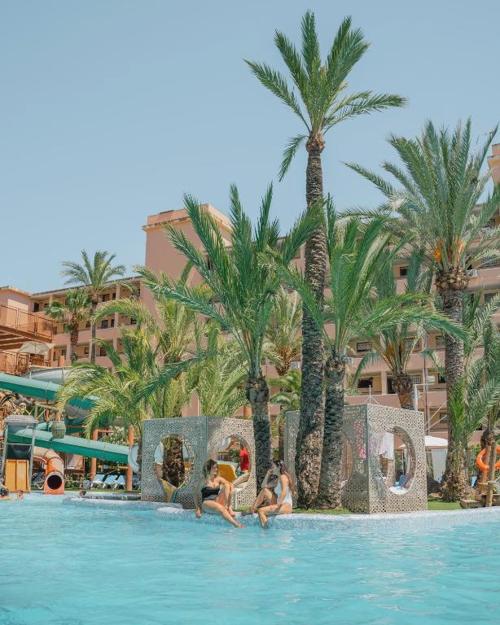 ¡Especial familias! Benidorm en 4* tematizado, y ¡1º y 2º niños viajan GRATIS! - Aparthotel Magic Tropical Splash