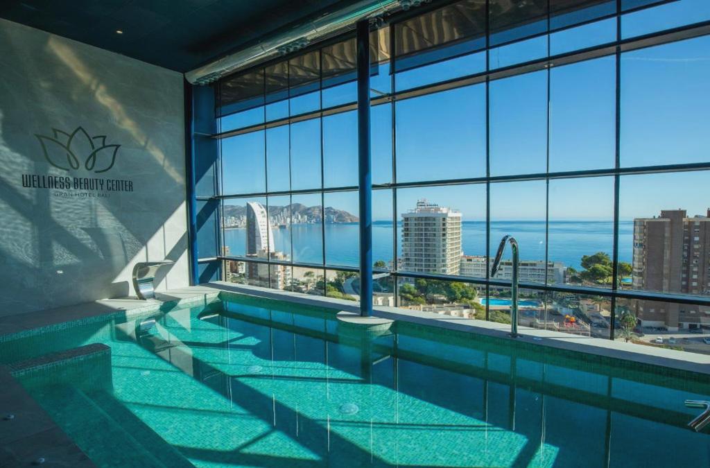 Benidorm: fique no hotel mais alto da Europa