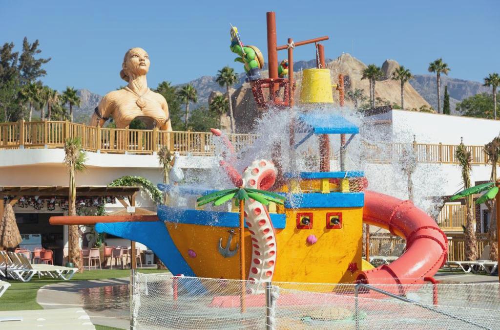 ¡Desata tu espíritu pirata en Benidorm y estrena hotel 4*! 1 niño viaja GRATIS