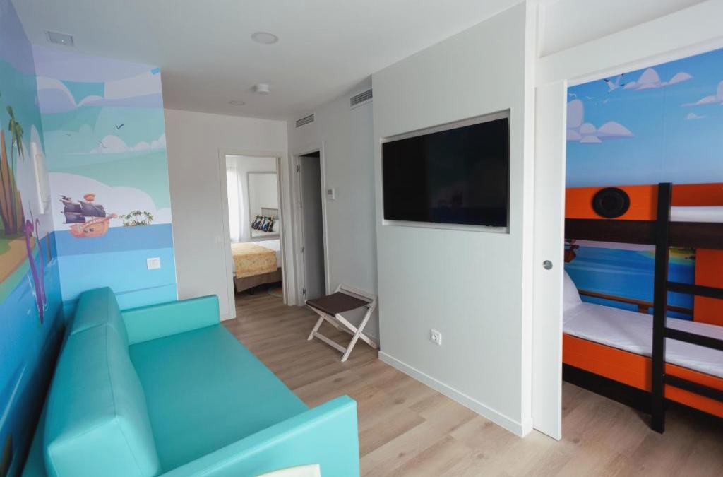 ¡Desata tu espíritu pirata en Benidorm y estrena hotel 4*! 1 niño viaja GRATIS