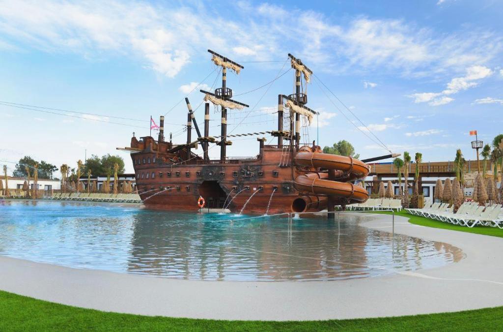 ¡Desata tu espíritu pirata en Benidorm y estrena hotel 4*! 1 niño viaja GRATIS