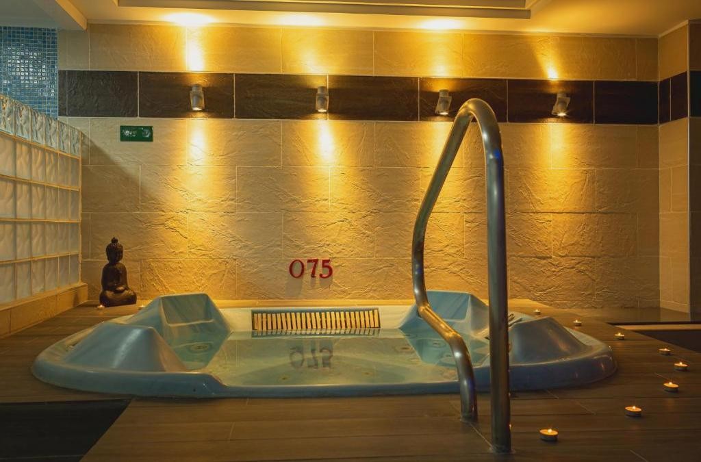 AR Roca Esmeralda & SPA Hotel