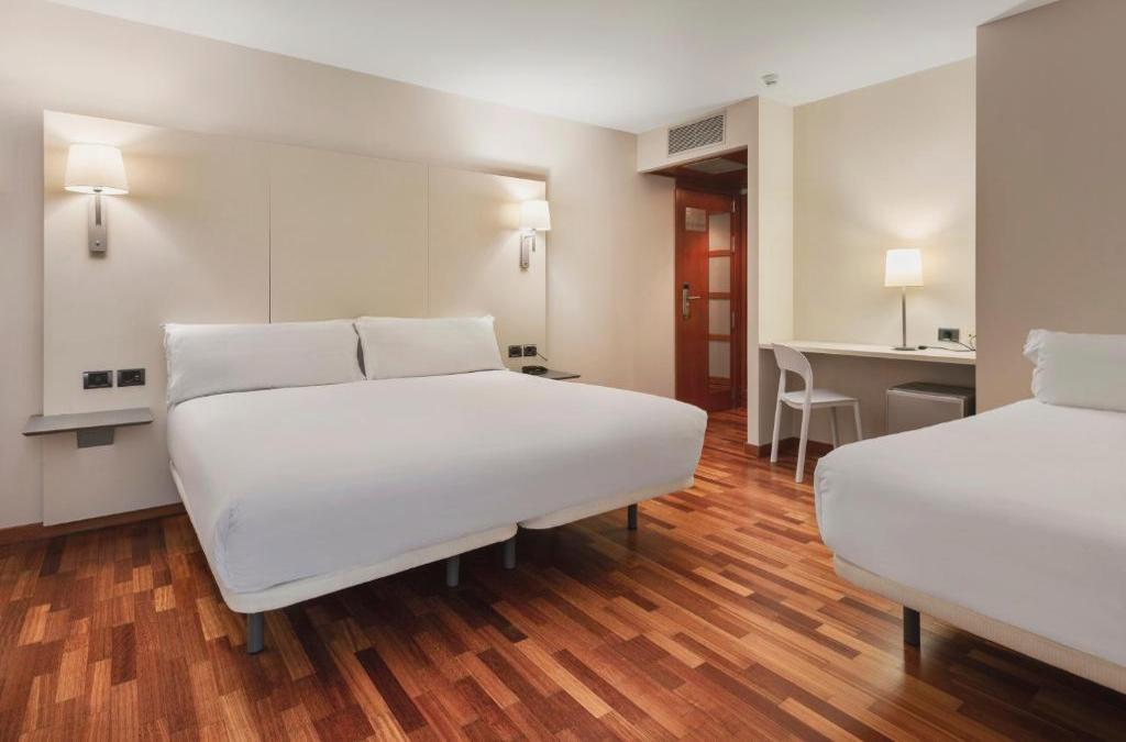 ¡Hotel céntrico en Castellón con Desayuno!