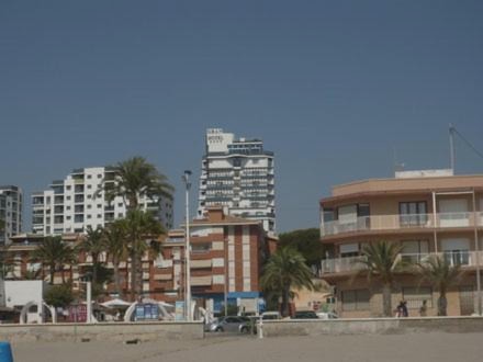 La Familia Gallo Rojo