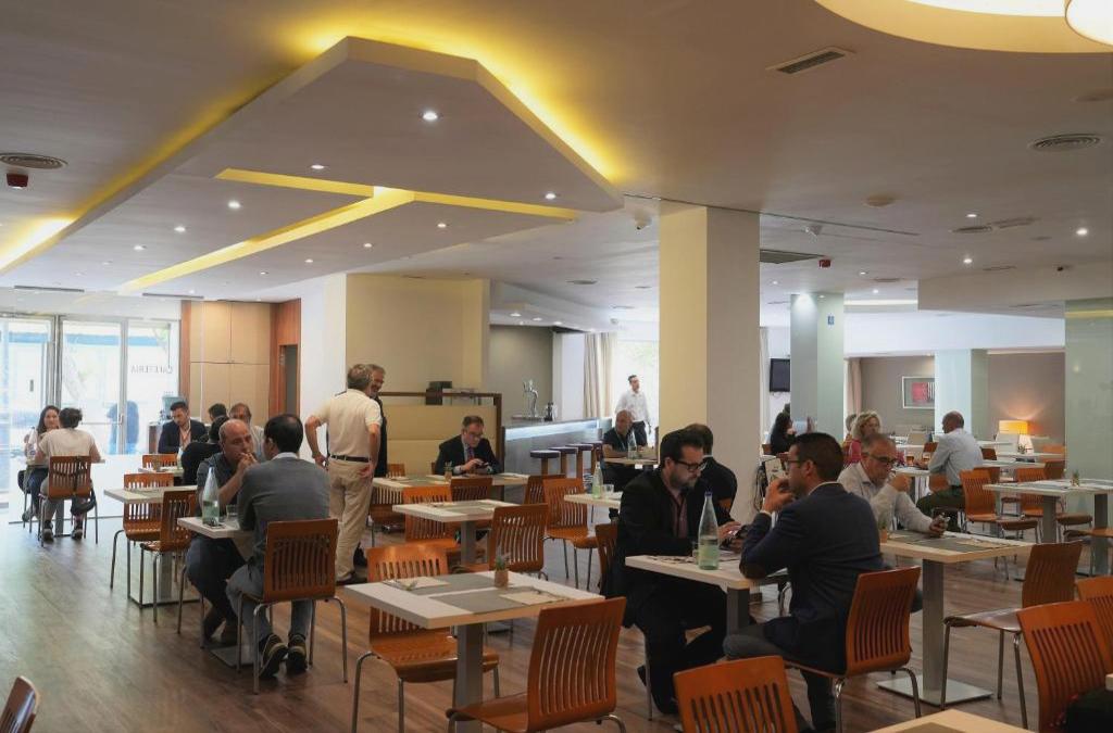 Descubre Valencia en hotel 4* con desayuno y piscina