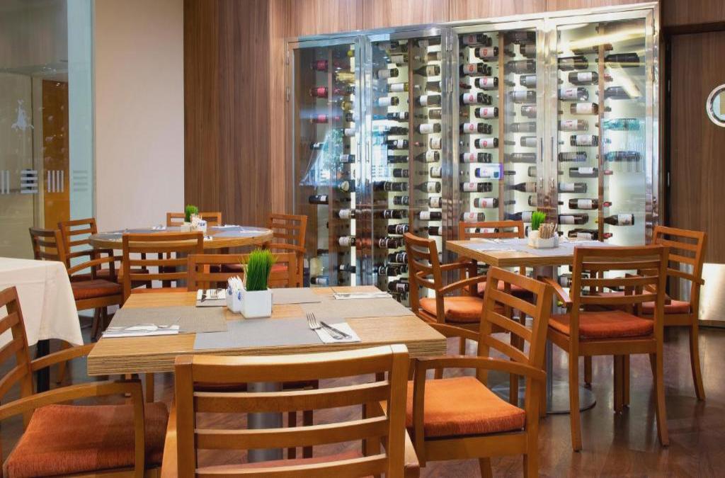 Descubre Valencia en hotel 4* con desayuno y piscina