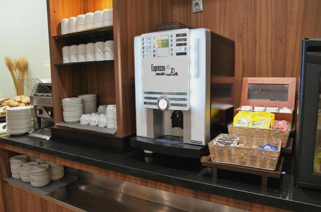 Descubre Valencia en hotel 4* con desayuno y piscina