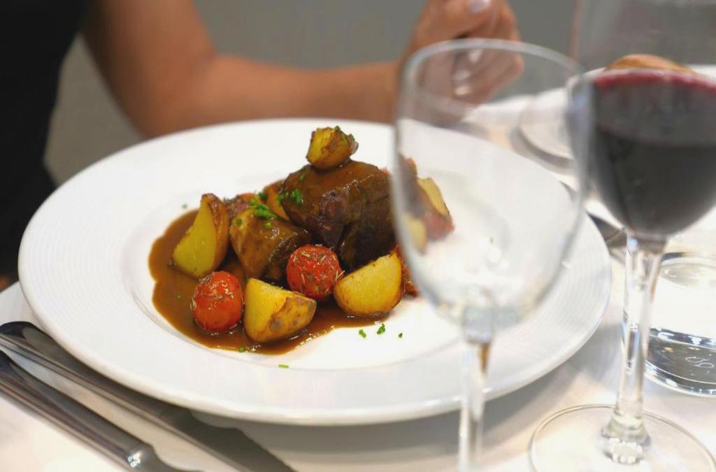 Descubre Valencia en hotel 4* con desayuno y piscina - Port Feria Valencia