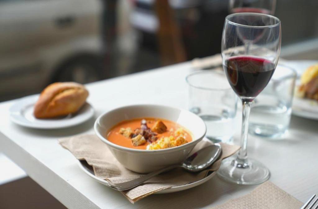 Descubre Valencia en hotel 4* con desayuno y piscina - Port Feria Valencia