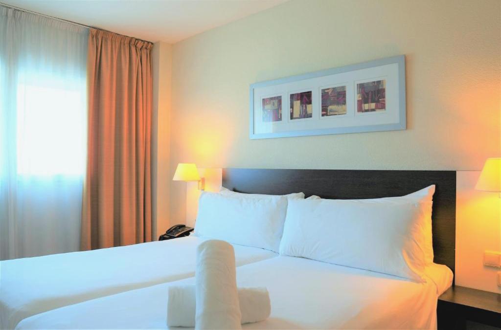 Descubre Valencia en hotel 4* con desayuno y piscina - Port Feria Valencia