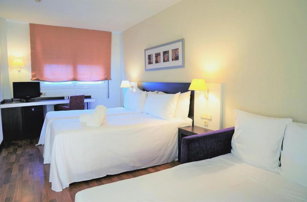 Descubre Valencia en hotel 4* con desayuno y piscina - Port Feria Valencia