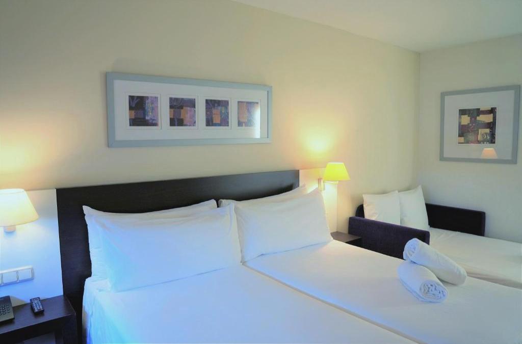 Descubre Valencia en hotel 4* con desayuno y piscina - Port Feria Valencia