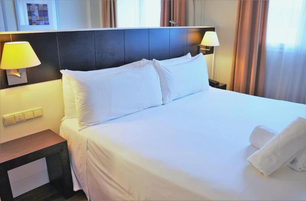 Descubre Valencia en hotel 4* con desayuno y piscina - Port Feria Valencia