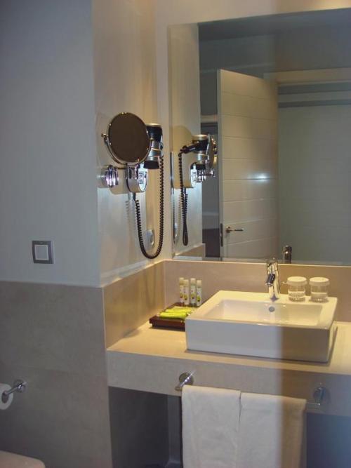 Resort Isla de Valdecañas: 4* y naturaleza en Extremadura - Vincci Valdecañas Golf