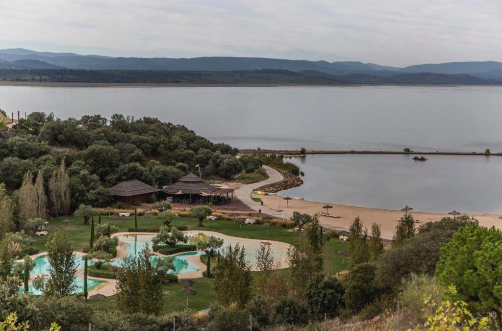 Resort Isla de Valdecañas: 4* y naturaleza en Extremadura - Vincci Valdecañas Golf