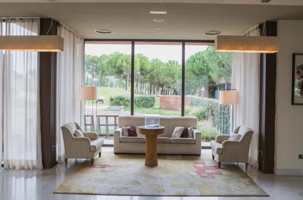 Resort Isla de Valdecañas: 4* y naturaleza en Extremadura