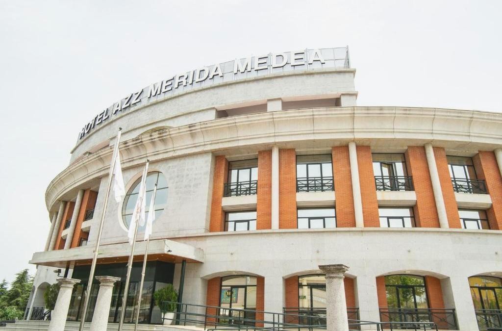 ¡Para los amantes de la historia! Descubre Mérida y su legado en hotel 4* - AZZ Mérida Medea Hotel