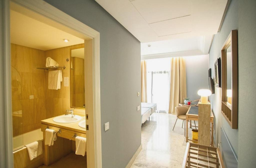 ¡Para los amantes de la historia! Descubre Mérida y su legado en hotel 4* - AZZ Mérida Medea Hotel