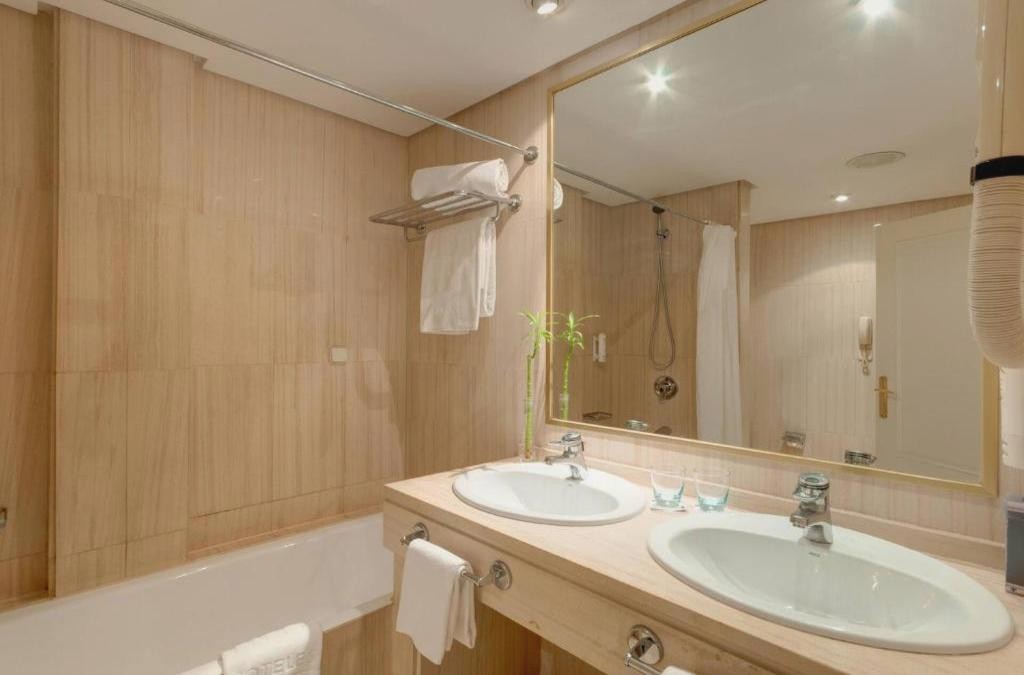 ¡Para los amantes de la historia! Descubre Mérida y su legado en hotel 4* - AZZ Mérida Medea Hotel