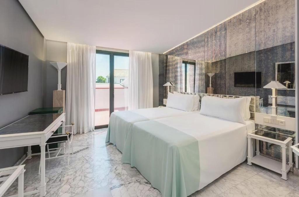 ¡Para los amantes de la historia! Descubre Mérida y su legado en hotel 4* - AZZ Mérida Medea Hotel