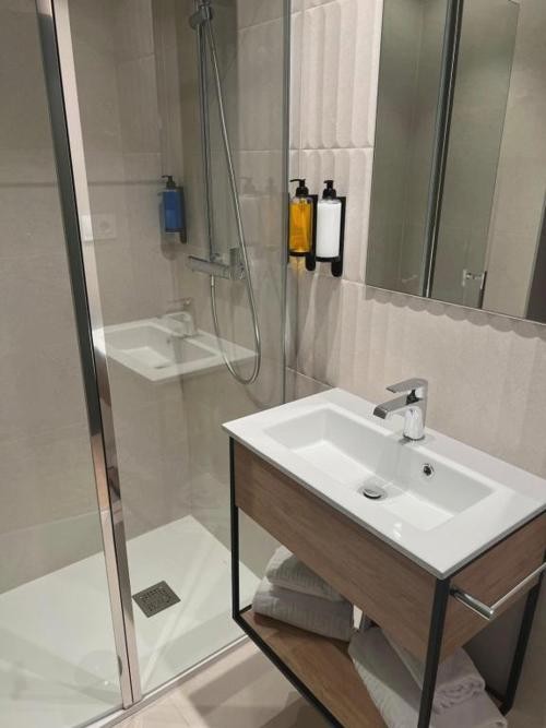 Hotel recién reformado en un entorno único de las Rías Baixas - Hotel H4 Cangas 3 Superior