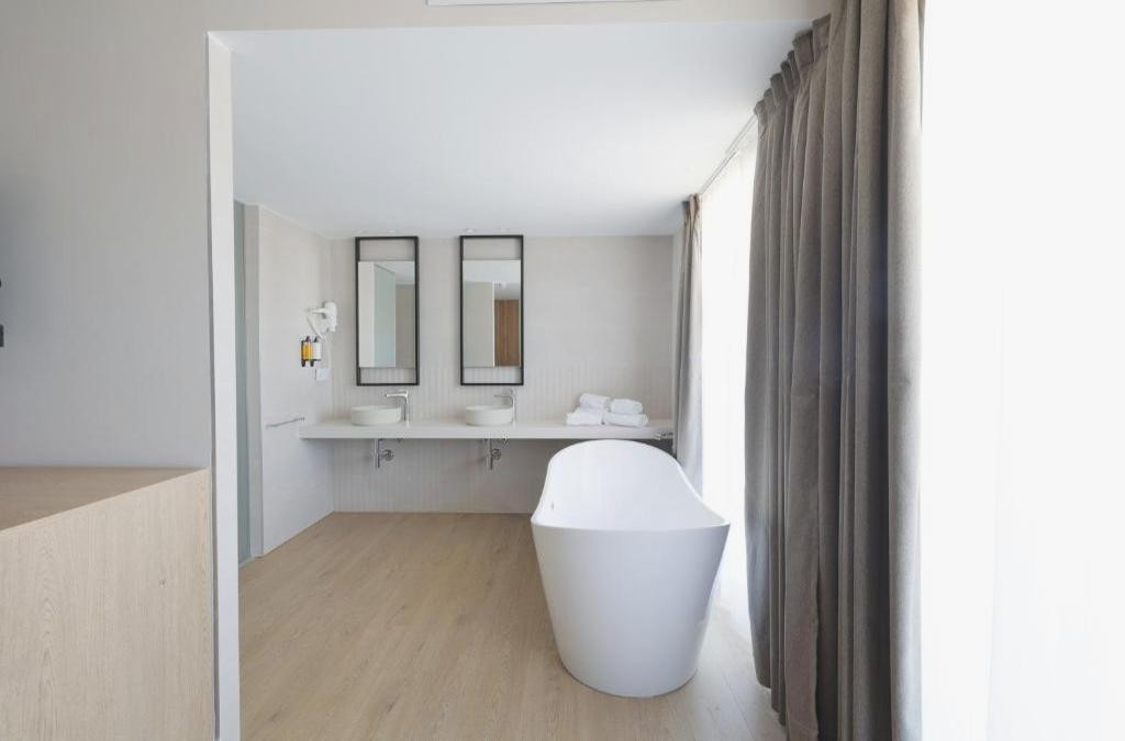 Hotel recién reformado en un entorno único de las Rías Baixas - Hotel H4 Cangas 3 Superior