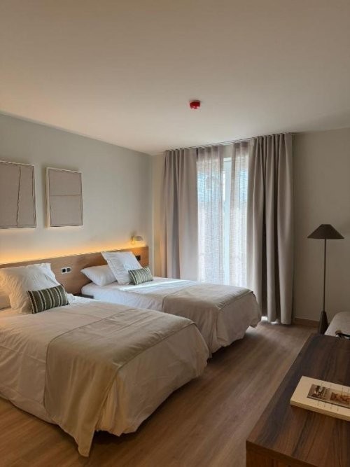 Descubre Lugo y pasea por su icónica muralla con esta oferta 4*